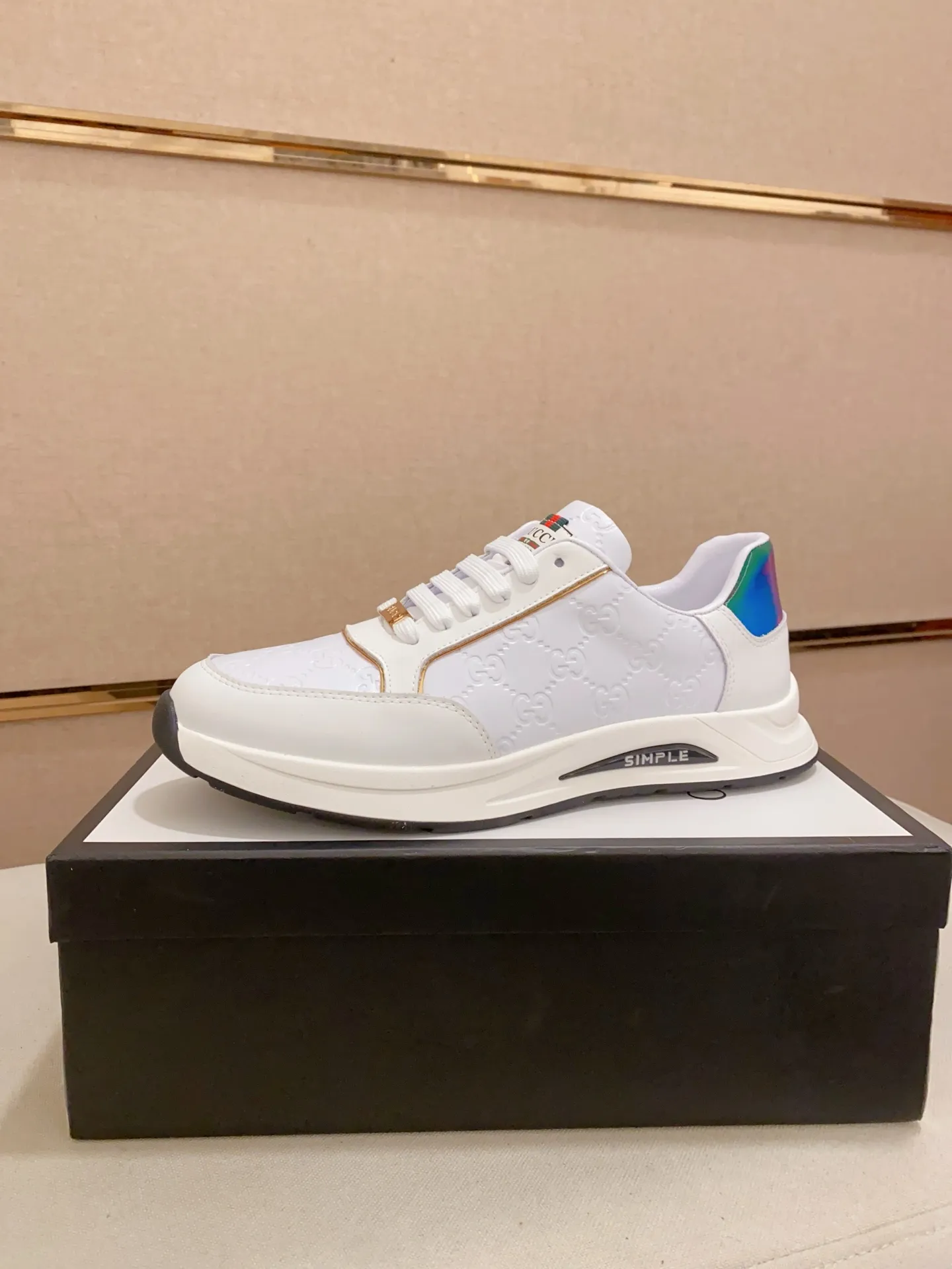 Men's shoes💰 420💰The new GUCCI (Gucci) counters are launched simultaneously. The new men's shoes, 😘fabrics are selected from imported cowhide, and the lining is sheepskin lining. 👍🏿 High-end ☄️ air-cushion molded anti-slip rubber outsole, exquisite lines, simple and elegant, comfortable and high-end for leisure travel. Code number: 38 to 44 (45 can be customized and cannot be returned or exchanged)